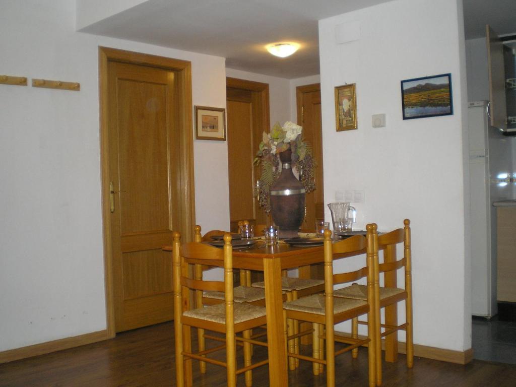 Apartamentos Turisticos Reyes Catolicos Zaragoza Room photo